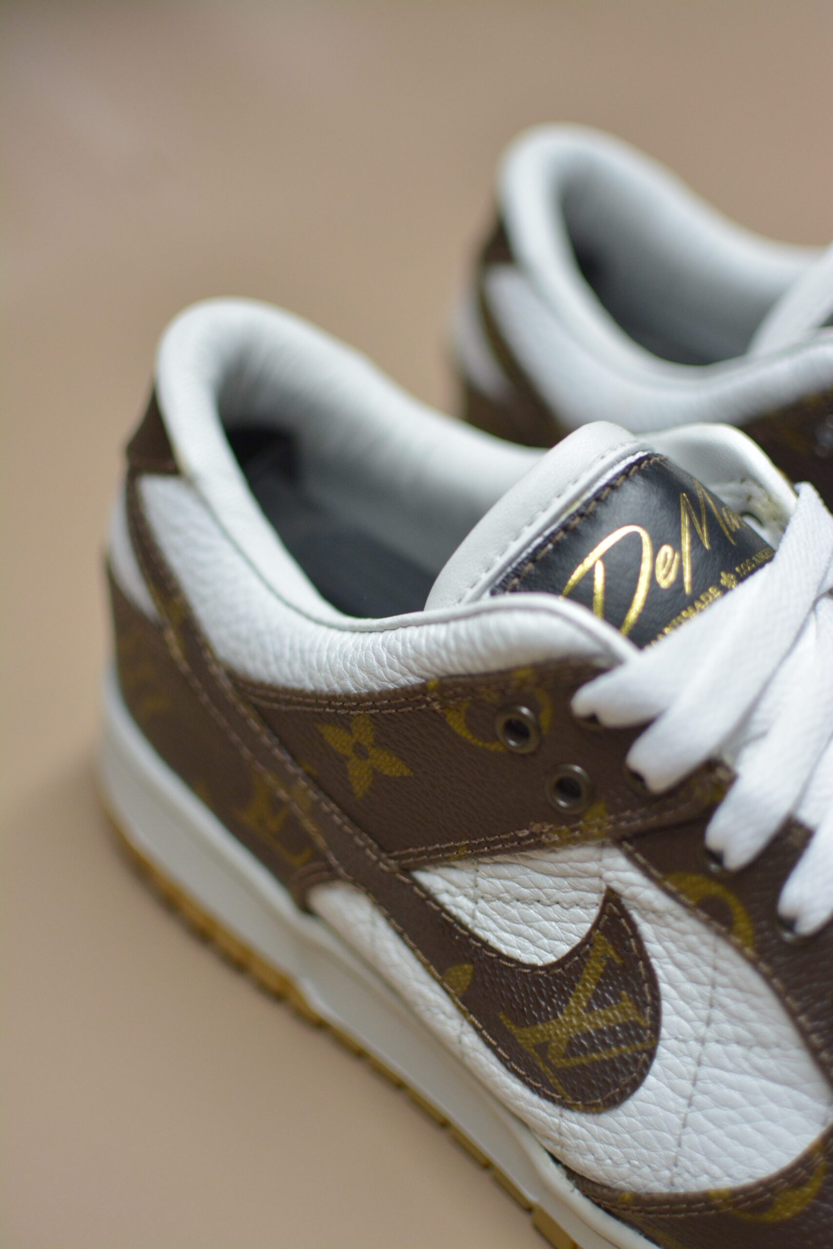 NIKE SB DUNK WHITE & BROWN - Image 3