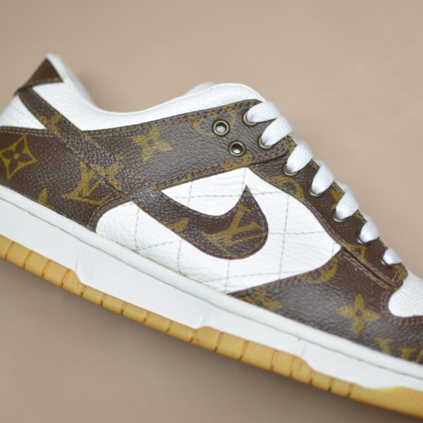 NIKE SB DUNK WHITE & BROWN