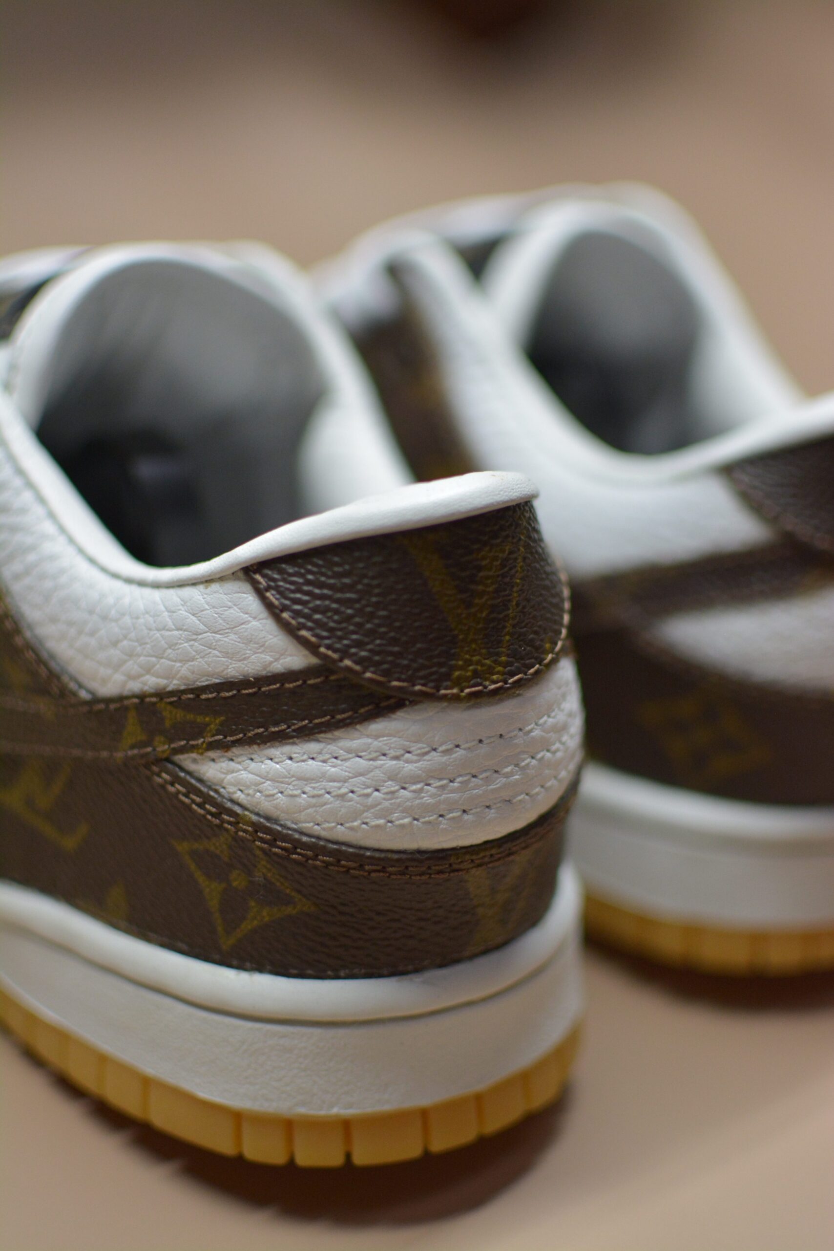 NIKE SB DUNK WHITE & BROWN - Image 4