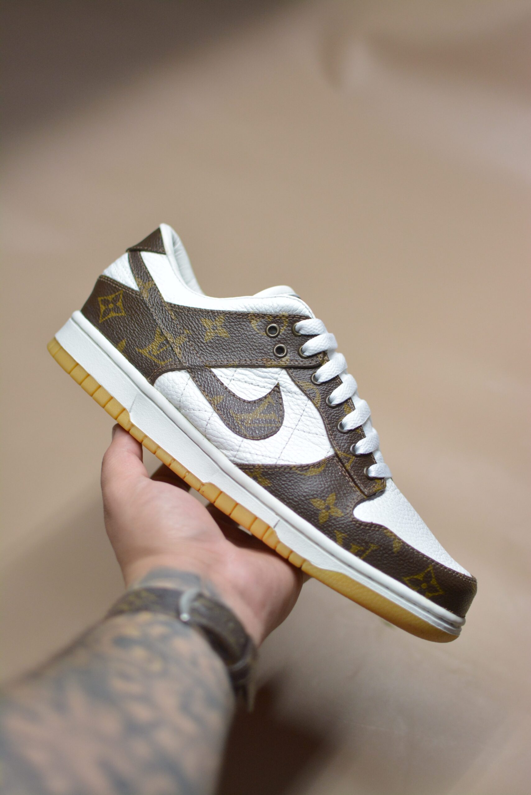 NIKE SB DUNK WHITE & BROWN - Image 2