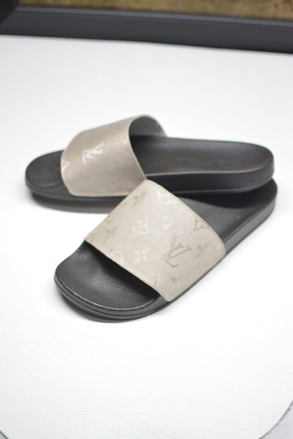 CREAM LV SLIDES - Image 7