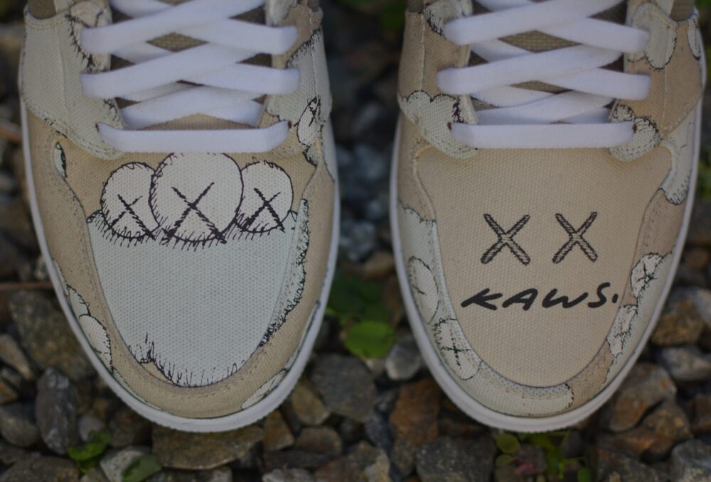 JORDAN 1 KAWS - Image 5