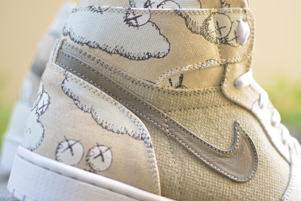 JORDAN 1 KAWS - Image 4