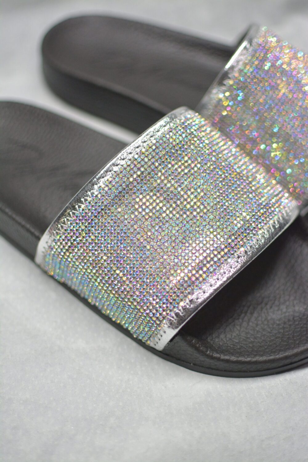 WHITE CRISTAL SLIDES