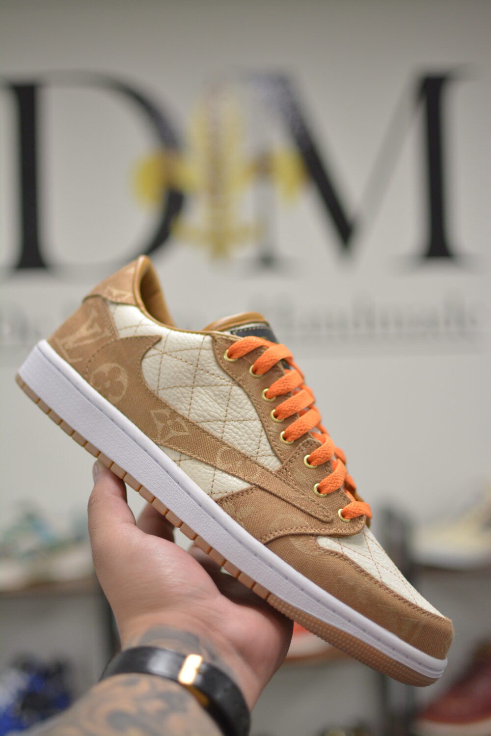 Jordan 1 Travis Desert LV